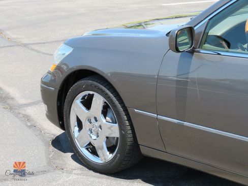 Used 2004 Lexus LS 430 RWD image 8