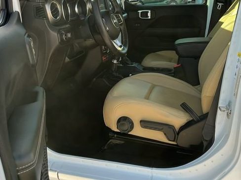 Used 2019 Jeep Wrangler Unlimited Rubicon AWD/4WD image 17