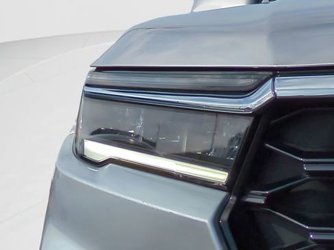 Used 2024 Honda Pilot Touring image 9