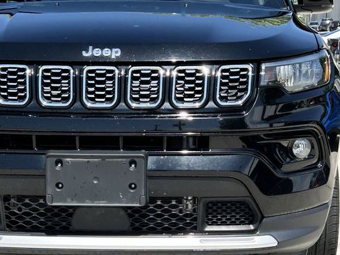 Used 2025 Jeep Compass Limited image 10