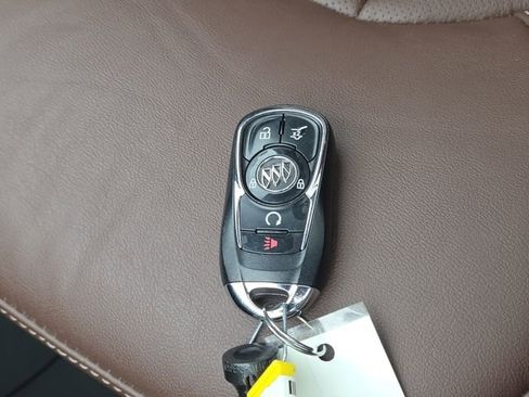 Used 2017 Buick Envision Essence image 38