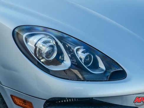 Used 2015 Porsche Macan Turbo image 40