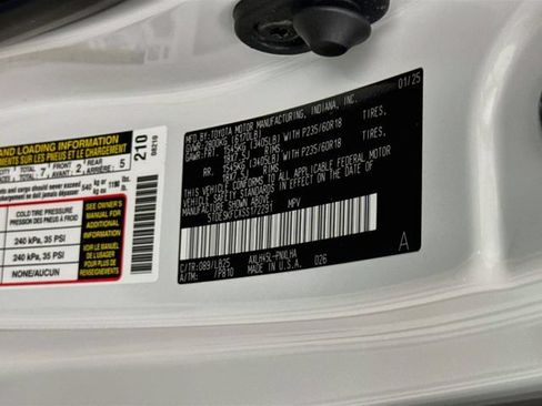 Used 2025 Toyota Sienna Platinum AWD/4WD image 35