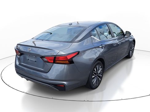 Used 2023 Nissan Altima 2.5 SV image 5