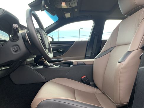 Certified 2025 Lexus ES 350 w/ Premium Package image 16