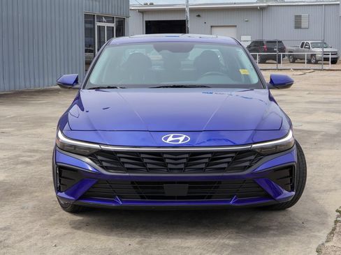 Used 2025 Hyundai Elantra Limited FWD image 24