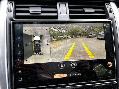 Used 2024 Land Rover Discovery S image 13