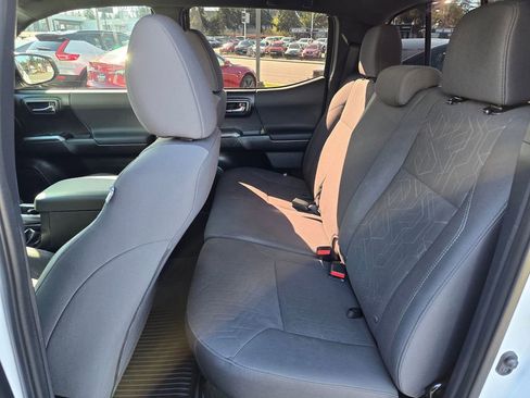 Used 2017 Toyota Tacoma TRD Sport w/ Tow Package (A/T) image 34