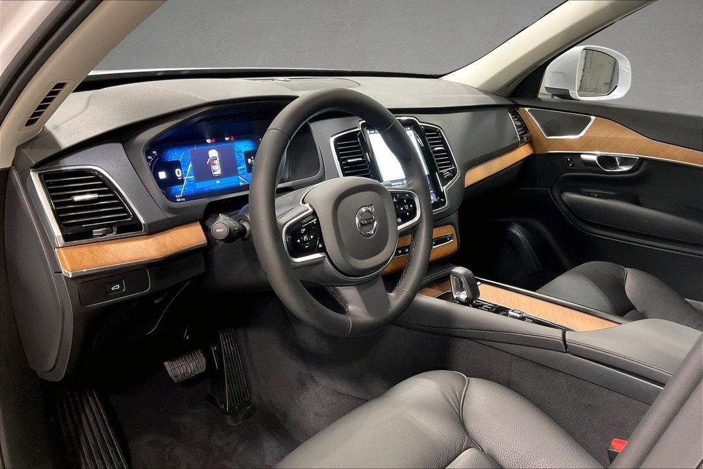 Certified 2025 Volvo XC90 B6 Plus w/ Protection Package Premier AWD/4WD image 18