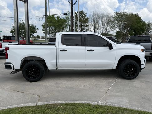 Used 2020 Chevrolet Silverado 1500 Custom w/ Custom Value Package image 3