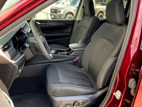 Used 2023 Jeep Grand Cherokee Laredo w/ Luxury Tech Group I image 7