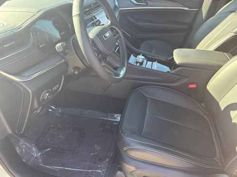 New 2025 Jeep Grand Cherokee L Overland w/ Trailer Tow Package image 9