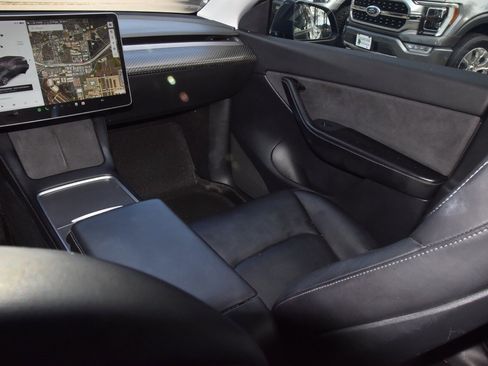 Used 2021 Tesla Model Y Long Range image 18