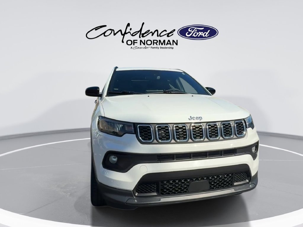 Used 2024 Jeep Compass Latitude AWD/4WD image 3