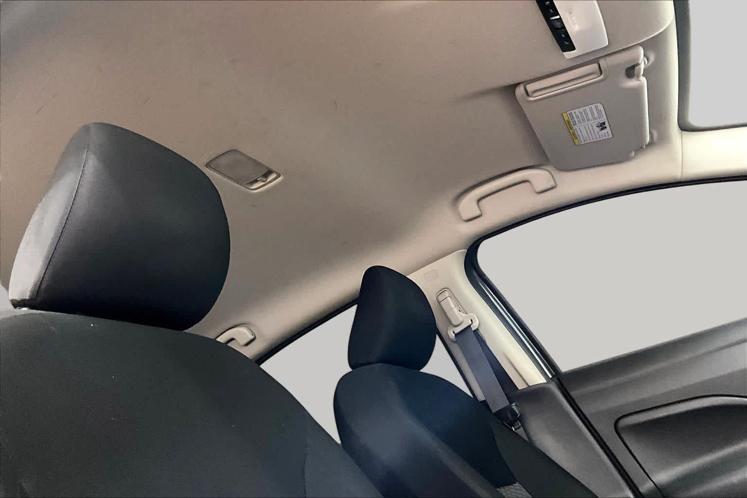 Used 2021 Nissan Versa S FWD image 14