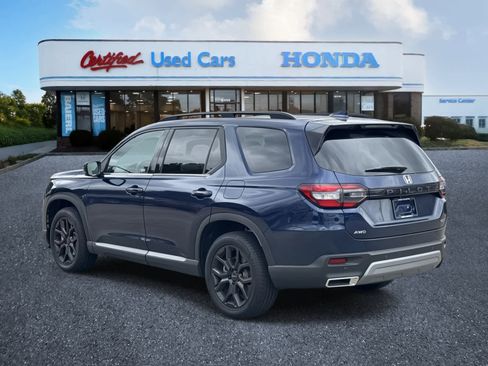 Used 2025 Honda Pilot Touring image 3