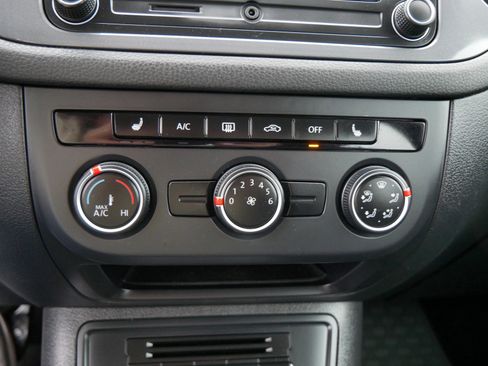 Used 2016 Volkswagen Tiguan S image 22