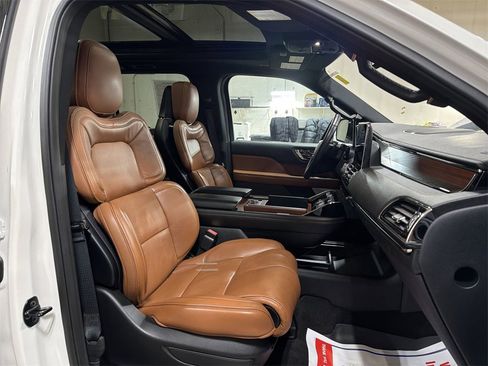 Used 2019 Lincoln Navigator L Reserve image 28