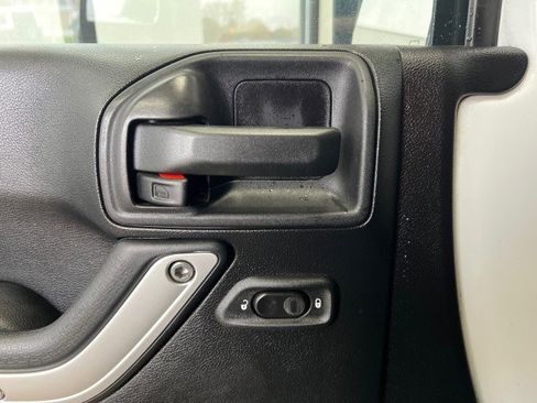 Used 2015 Jeep Wrangler Rubicon w/ Power Convenience Group image 24