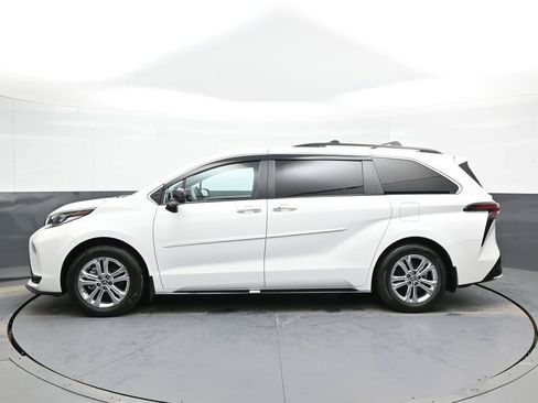 Certified 2023 Toyota Sienna XSE w/ XSE Plus Package image 9