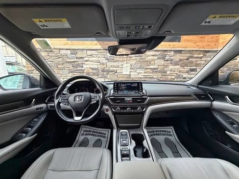 Used 2019 Honda Accord Touring image 18