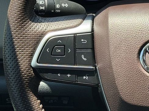 Used 2021 Toyota Sienna Platinum FWD image 12