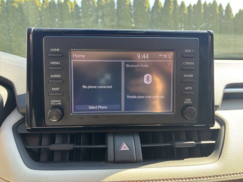 Used 2019 Toyota RAV4 XLE w/ All Weather Liner Package AWD/4WD image 26
