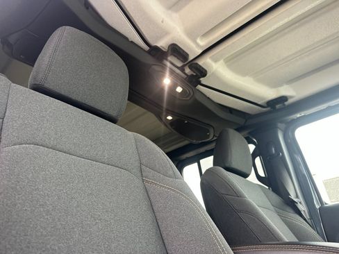 Used 2024 Jeep Wrangler Unlimited Sahara AWD/4WD image 16