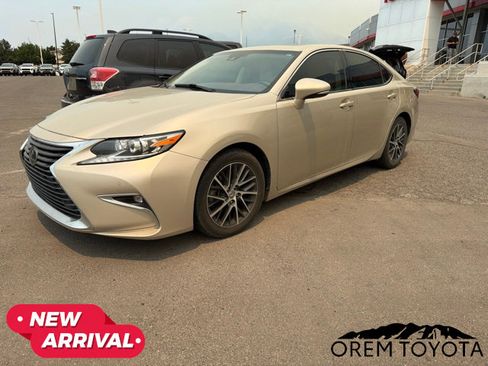 Used 2017 Lexus ES 350 w/ Premium Package FWD image 17