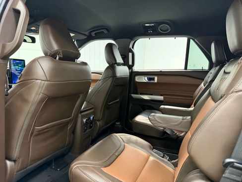 Used 2022 Ford Explorer King Ranch w/ Premium Technology Package image 15