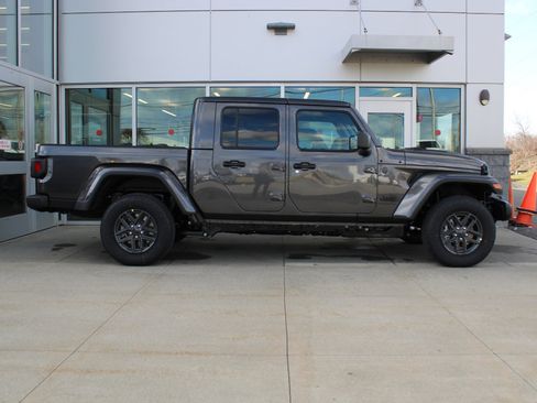 New 2026 Jeep Gladiator Sport AWD/4WD image 4