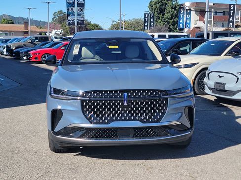 New 2026 Lincoln Nautilus Premier image 2