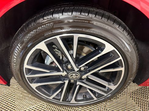 Used 2025 Toyota Camry XLE FWD image 18