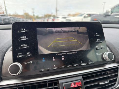 Used 2018 Honda Accord LX image 19