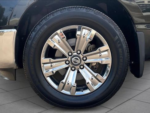 Used 2017 Nissan Titan SV image 9