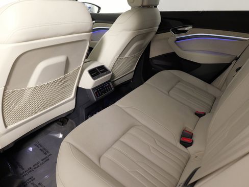 Used 2019 Audi e-tron Prestige w/ Prestige Package image 36