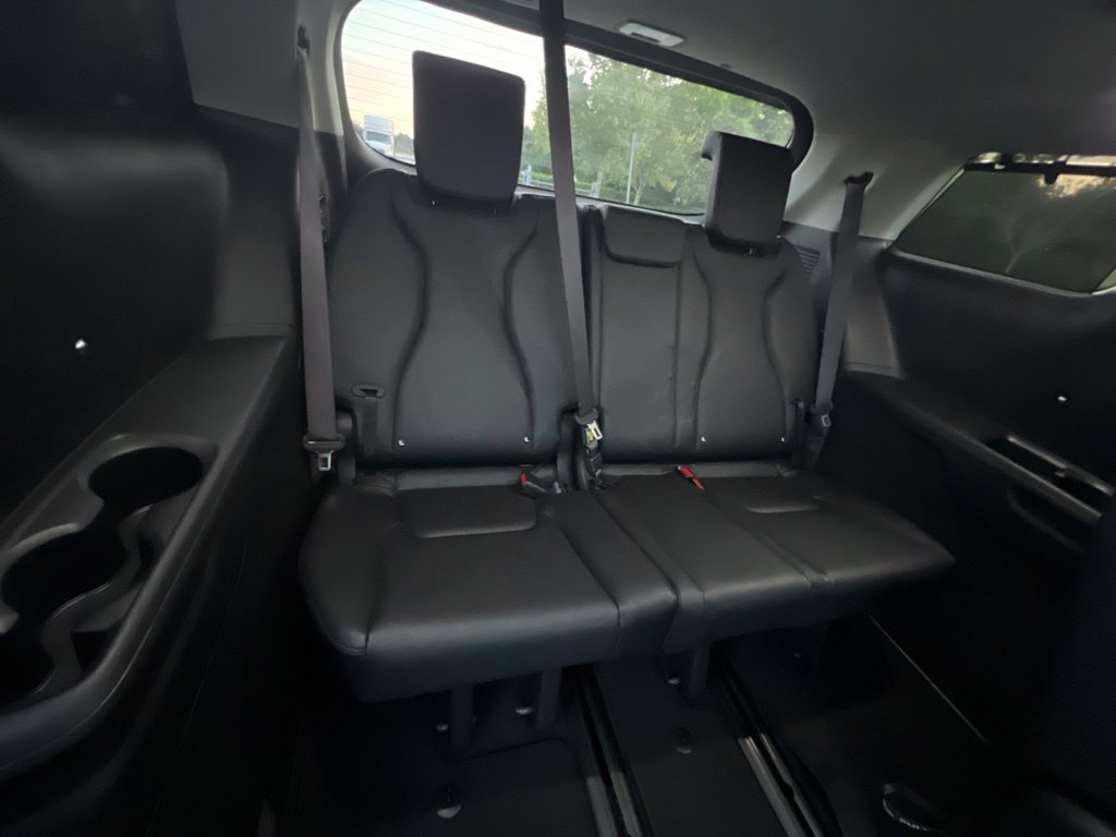 Used 2025 Kia Carnival SX w/ SX Dark Edition Package FWD image 16