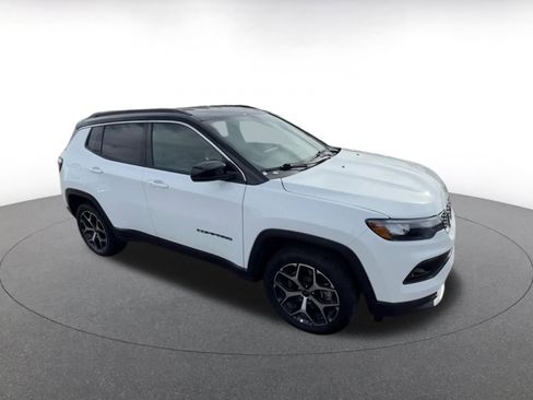 Used 2025 Jeep Compass Limited image 2