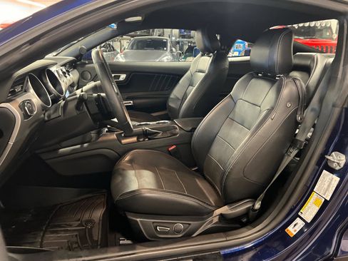 Used 2019 Ford Mustang GT Premium RWD image 9