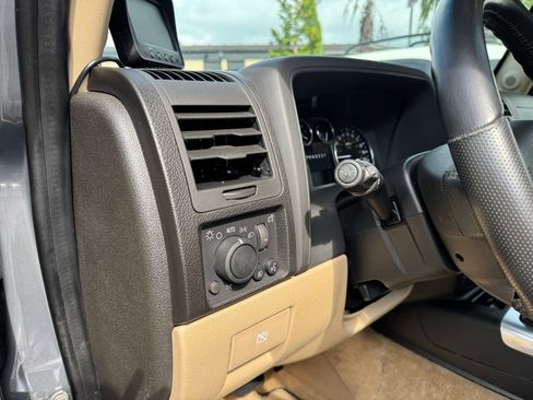 Used 2009 HUMMER H3 Luxury AWD/4WD image 35