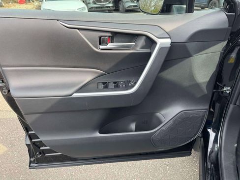 Used 2025 Toyota RAV4 XLE image 15