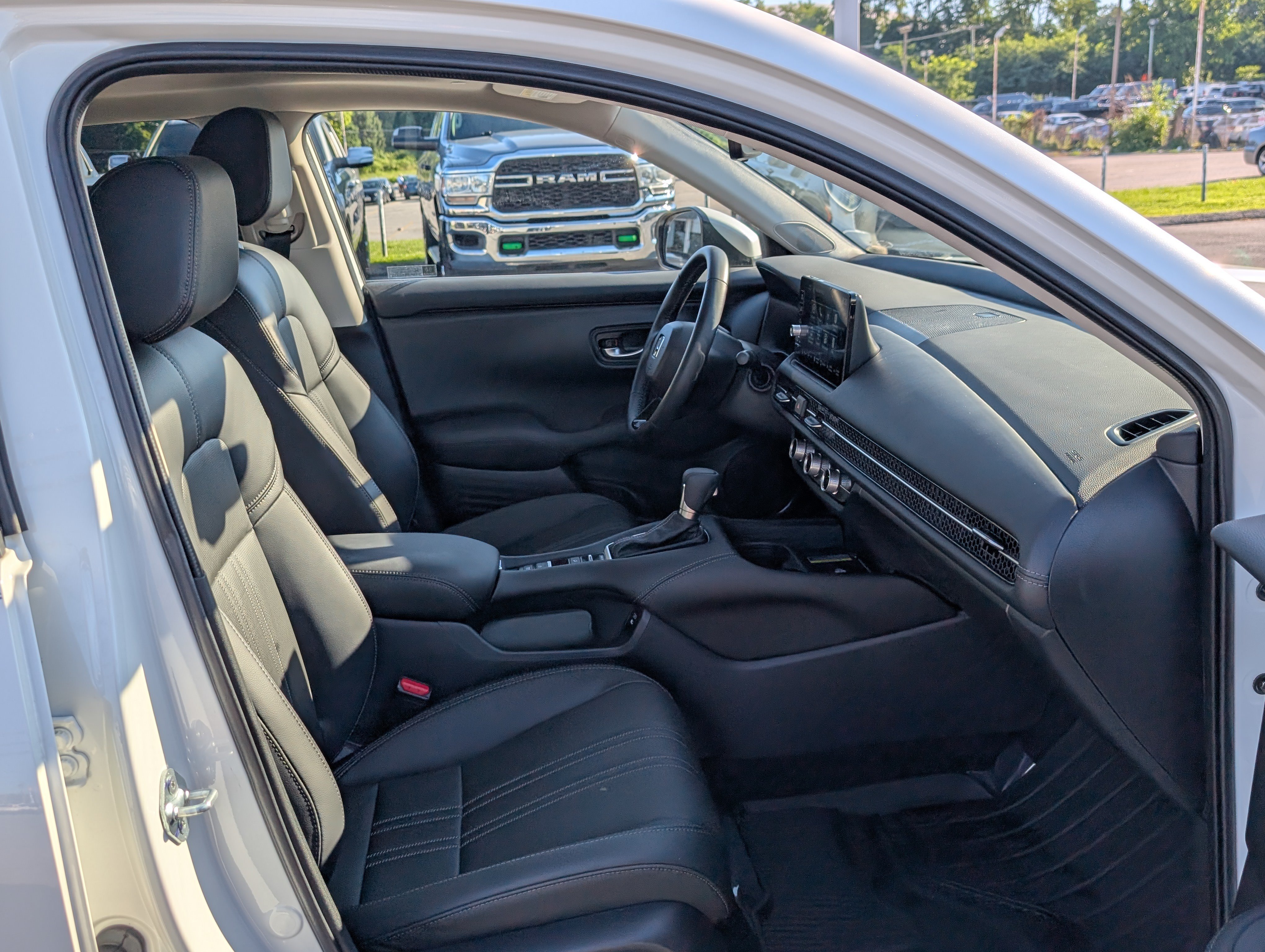 Used 2025 Honda HR-V EX-L image 10