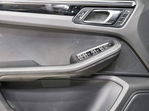Used 2024 Porsche Macan AWD/4WD image 22