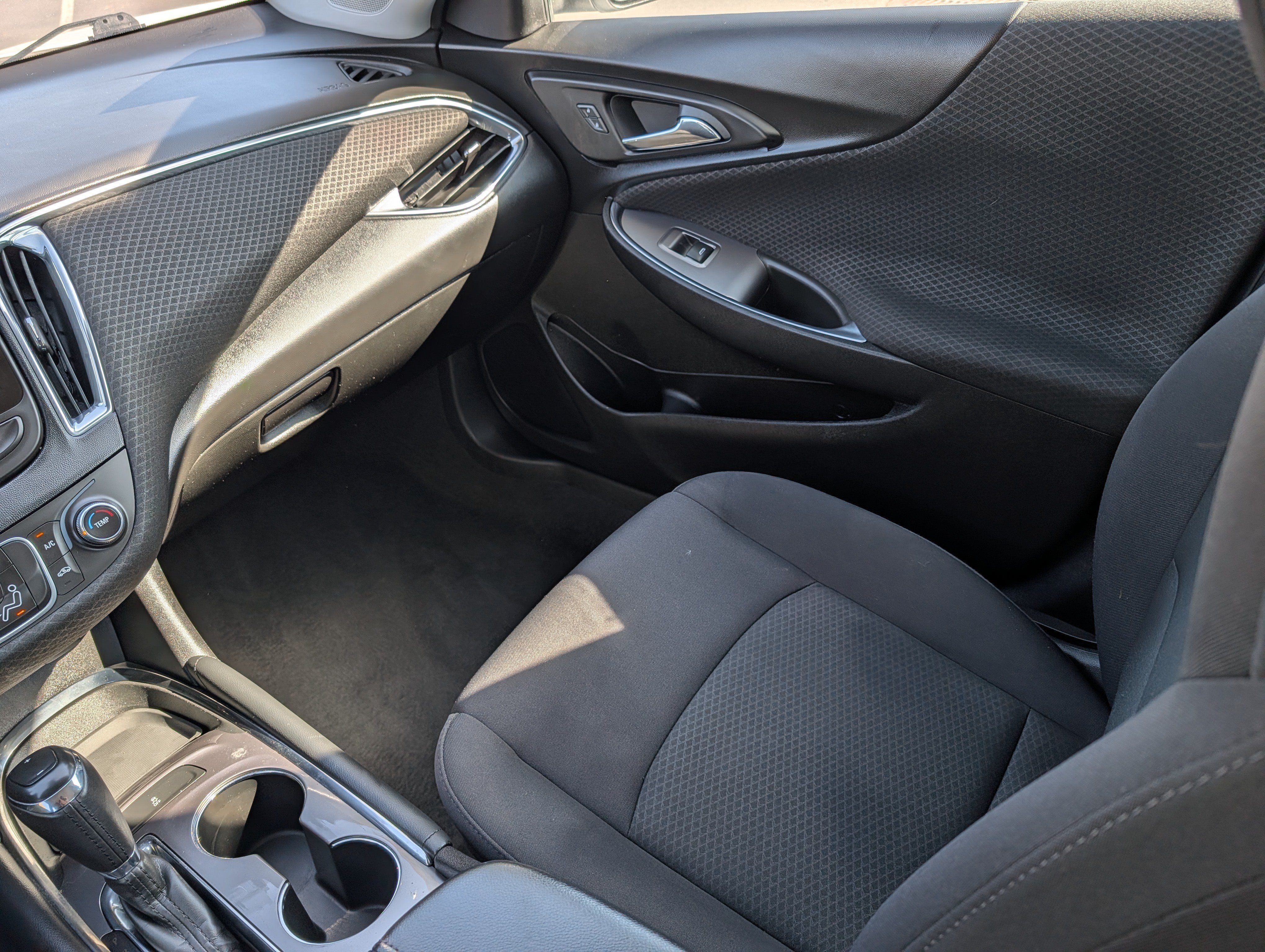 Used 2017 Chevrolet Malibu LT FWD image 11