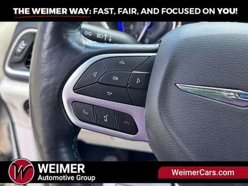 Used 2021 Chrysler Pacifica Touring-L w/ Uconnect Theater Family Group AWD/4WD image 12