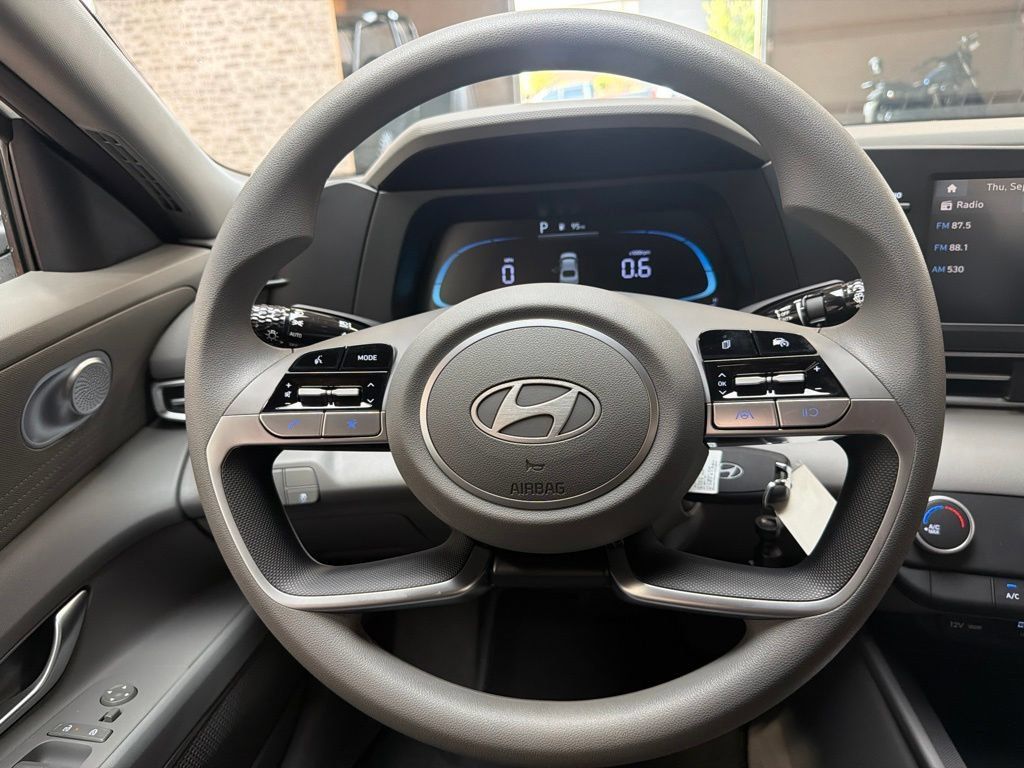 New 2026 Hyundai Elantra SE FWD image 18