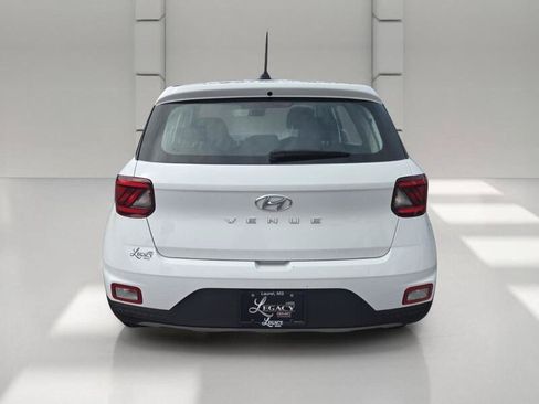 Used 2024 Hyundai Venue SE FWD image 6