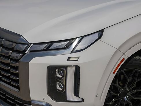 Used 2023 Hyundai Palisade Calligraphy image 3