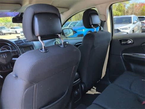 Used 2019 Dodge Journey SE w/ Blacktop Package image 19