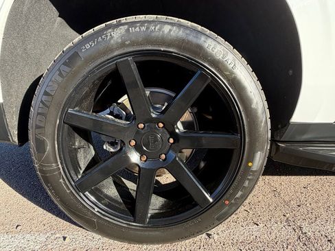 Used 2021 Chevrolet Suburban RST w/ Luxury Package image 11